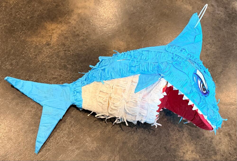New ya Outta Shark Piñata, Daddy Shark, Baby Shark, Mama Shark, Party, Birthday